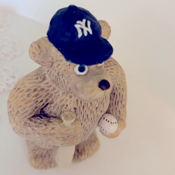 Yankees Baseball Bear Sculpture Statue Ball and Bat Bear Heavy Paper Weight - Picture 4 of 14
